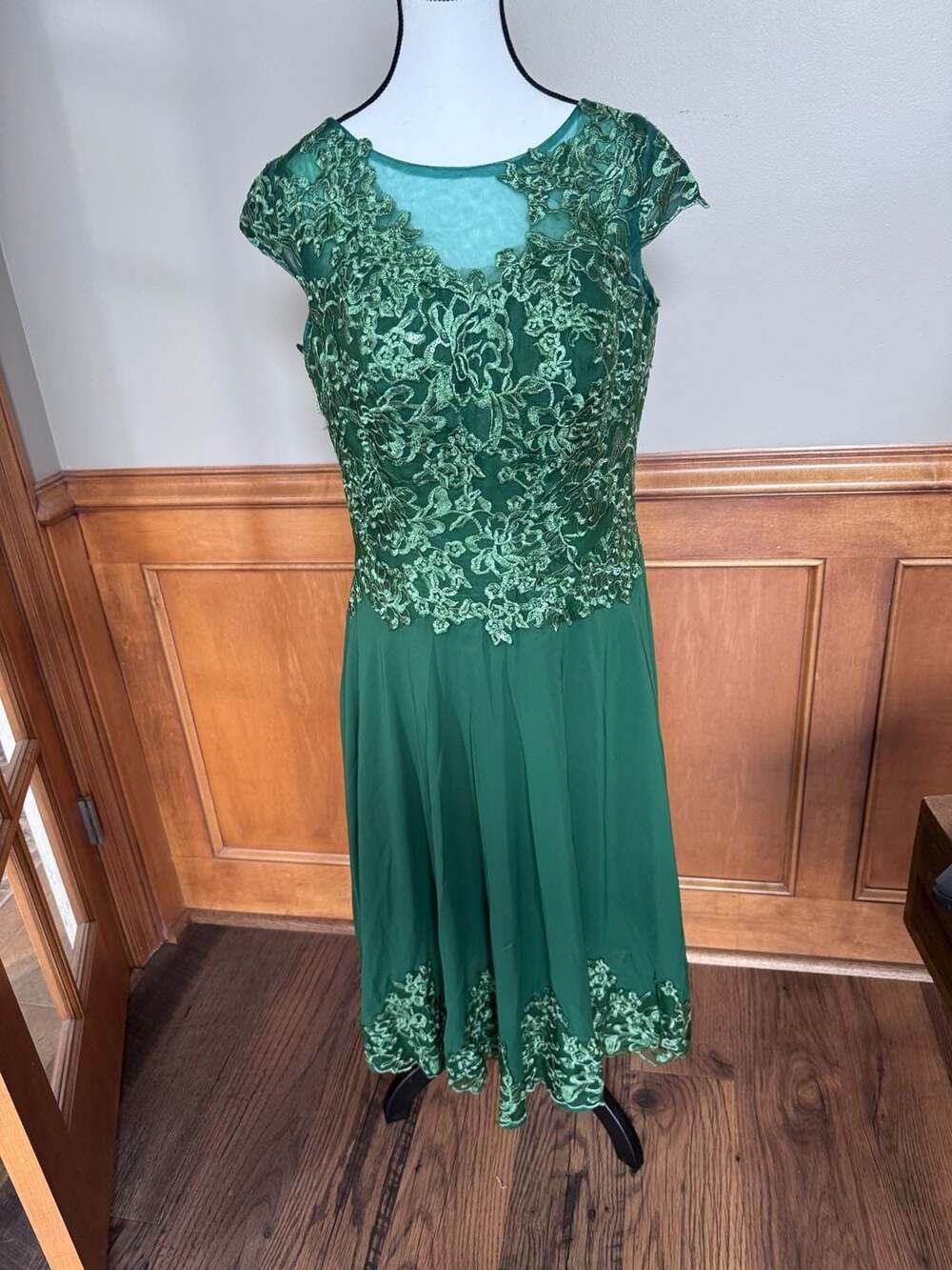 Dark Green Lace Applique Chiffon Evening Dress with Cap Sleeves and Corset Back